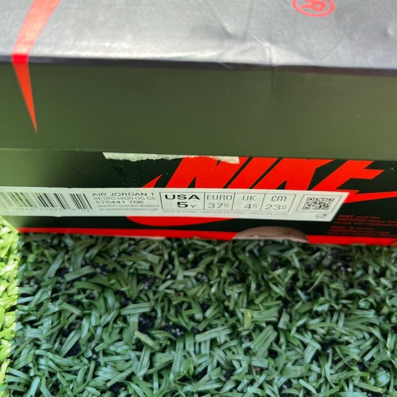 Air Jordan 1 ‘BrotherHood’
Size 5y
9/10 Condition
Buy Now $120 - Picture 7 of 7